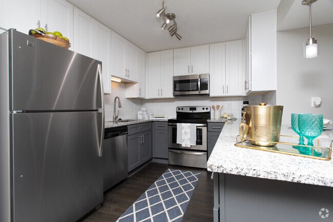 2BR, 2BA - 1210SF - Arden Vue