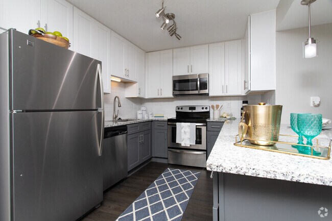 2BR, 2BA - 1210SF - Arden Vue