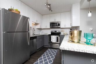 2BR, 2BA - 1210SF - Arden Vue