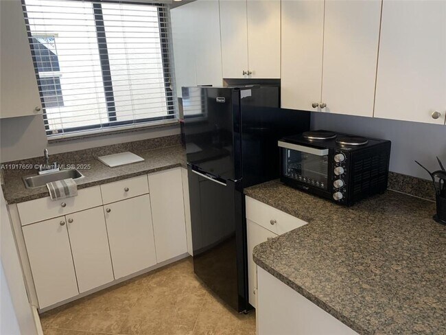 Foto del edificio - 2021 SW 38th Ave