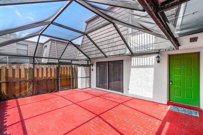 Foto del edificio - 7577 Courtyard Run W