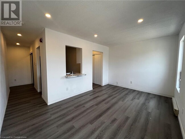 Building Photo - 102 Greensides Ave