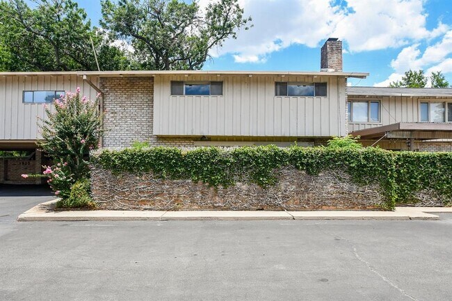 Foto del edificio - 1927 Stoney Brook Dr