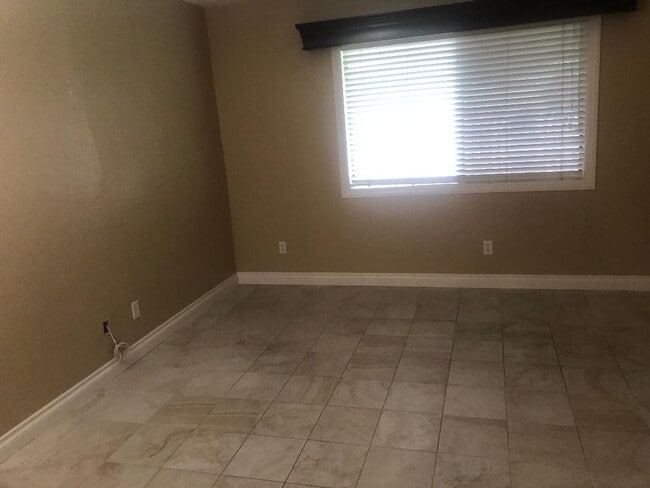 Foto del edificio - 2409 E Curtis Ct