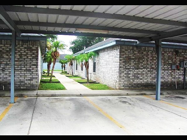 Building Photo - 712 Quail Ave