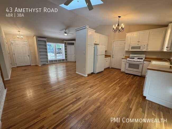 Building Photo - 4 Bed / 3 Bath Single Family (Available Now)