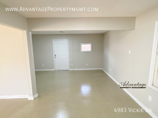 Foto del edificio - 4983 Vickie Dr