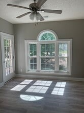 Building Photo - 674 Riverwalk Dr