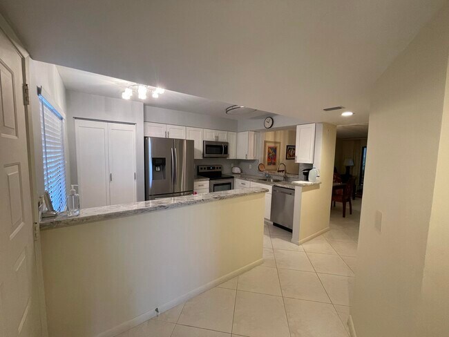Building Photo - 7290 Ashford Pl