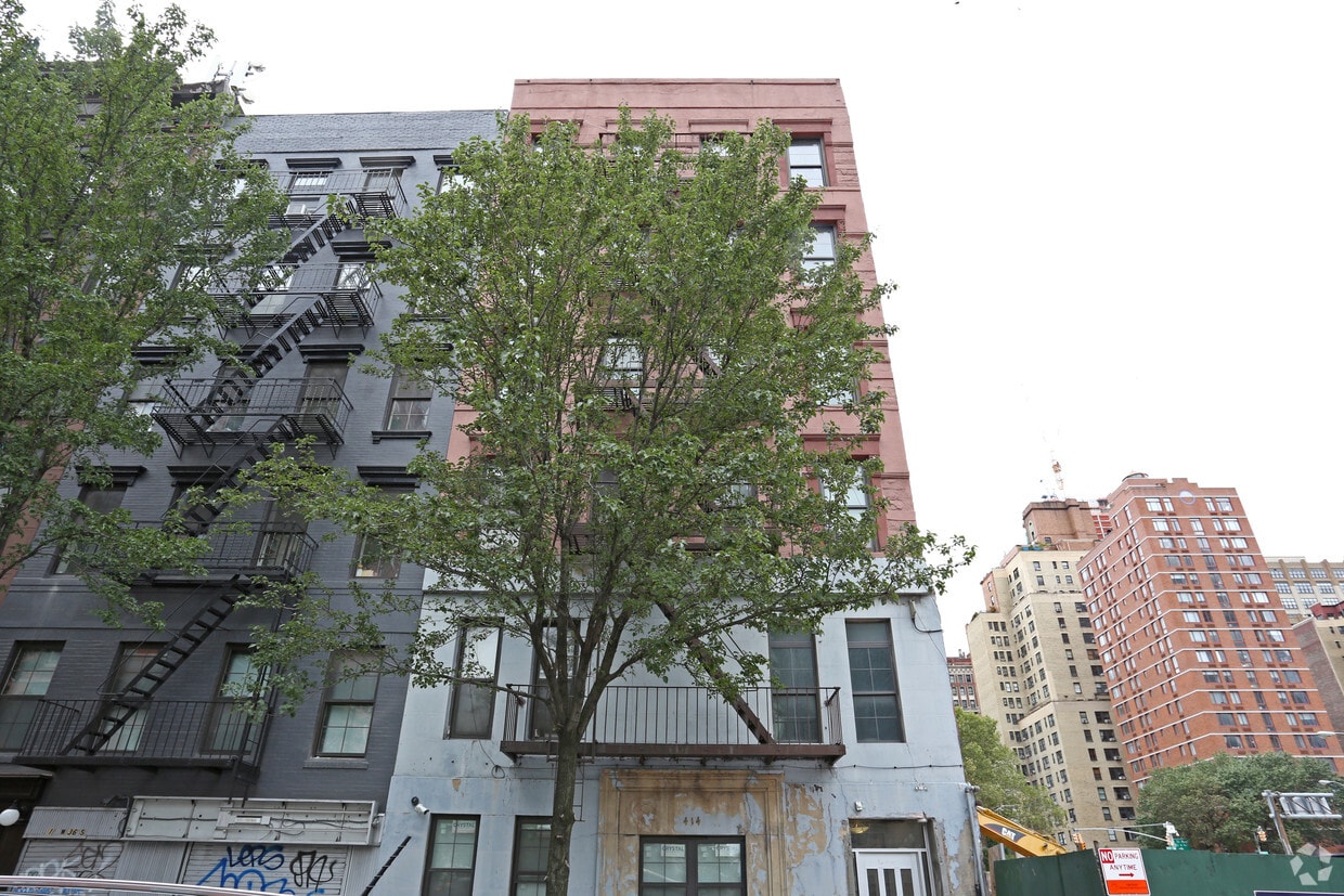 Building Photo - 414 W 36th St