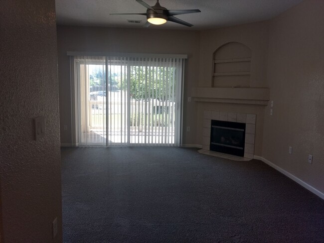 Building Photo - Cozy 2 bed 2 bath condo @ The Boulders (Th...