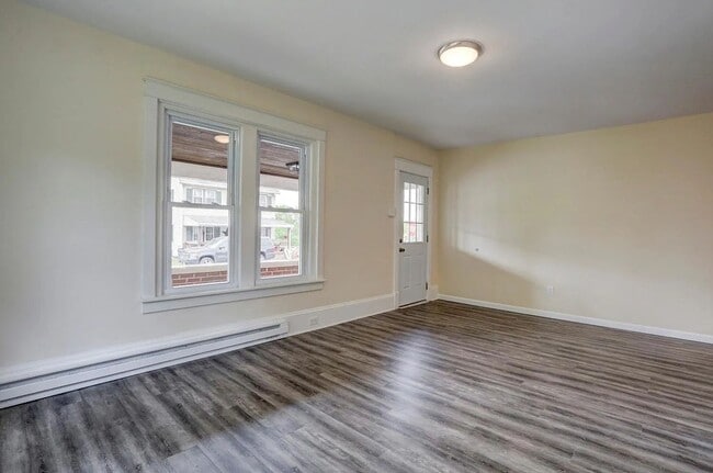 Foto del edificio - 207 Falmouth Rd