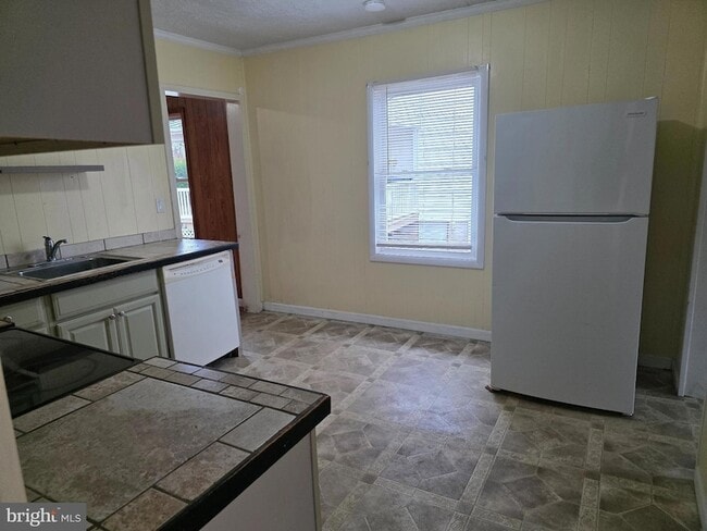 Building Photo - 239 Belleview Ave