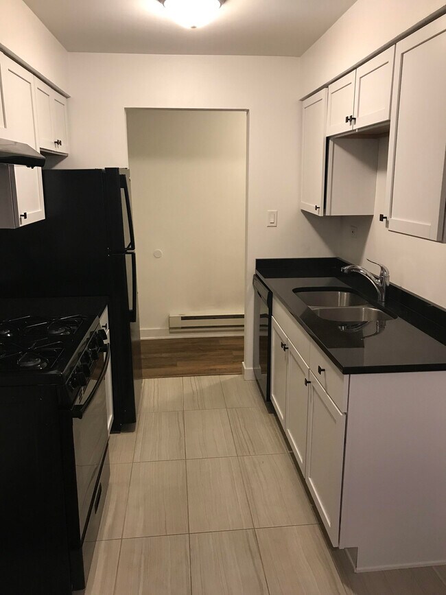 Kitchen - 1480 Busse Rd