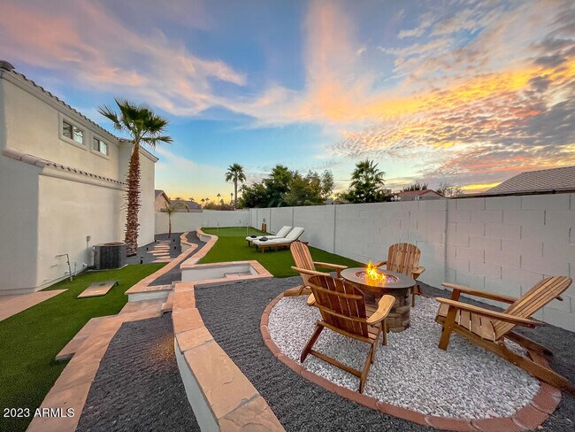 Building Photo - 14844 N El Pueblo Blvd