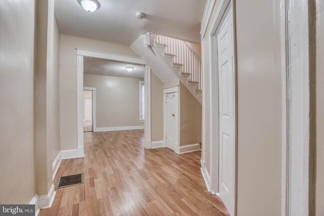 Building Photo - 3431 Reisterstown Rd