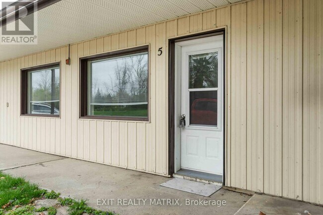 Building Photo - 2039-2039 44