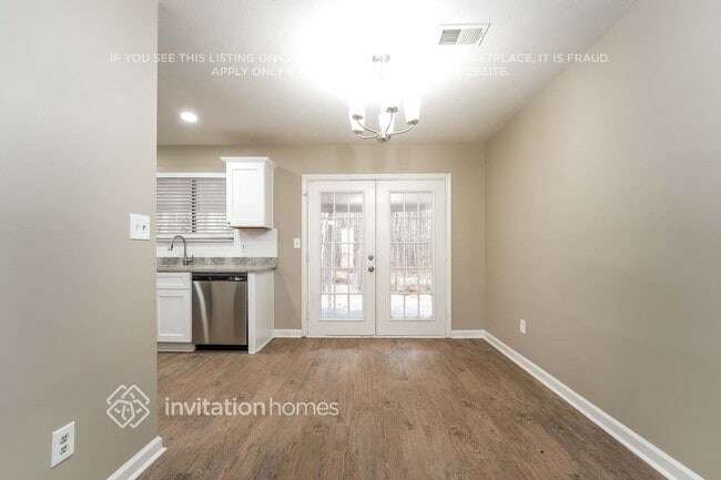 Foto del edificio - 705 Old Manor Rd NW