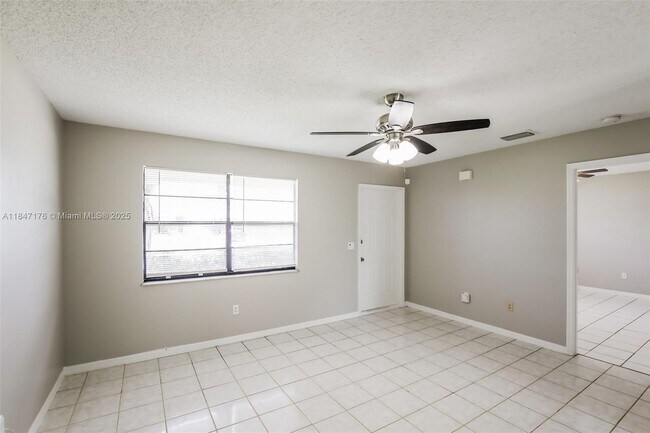 Foto del edificio - 1252 SW Goodman Ave