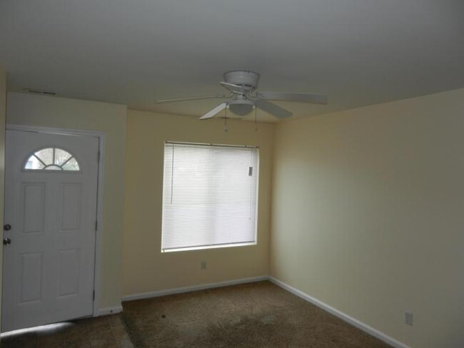 Building Photo - 2 bedroom in Newport News VA 23602