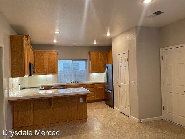 Building Photo - 4 br, 2 bath House - 1340 Cormorant Dr.