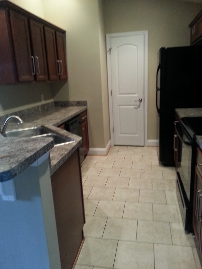 Foto del edificio - Two bedroom condo, top floor, with view, near Timberlake/ Liberty/ CVCC