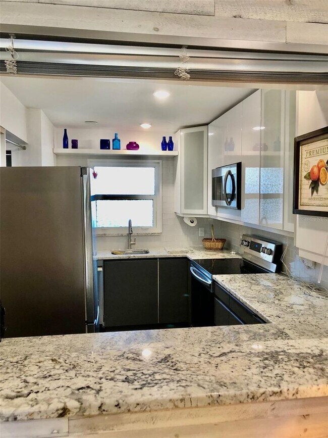 Foto del edificio - 102 Capri Isles Blvd