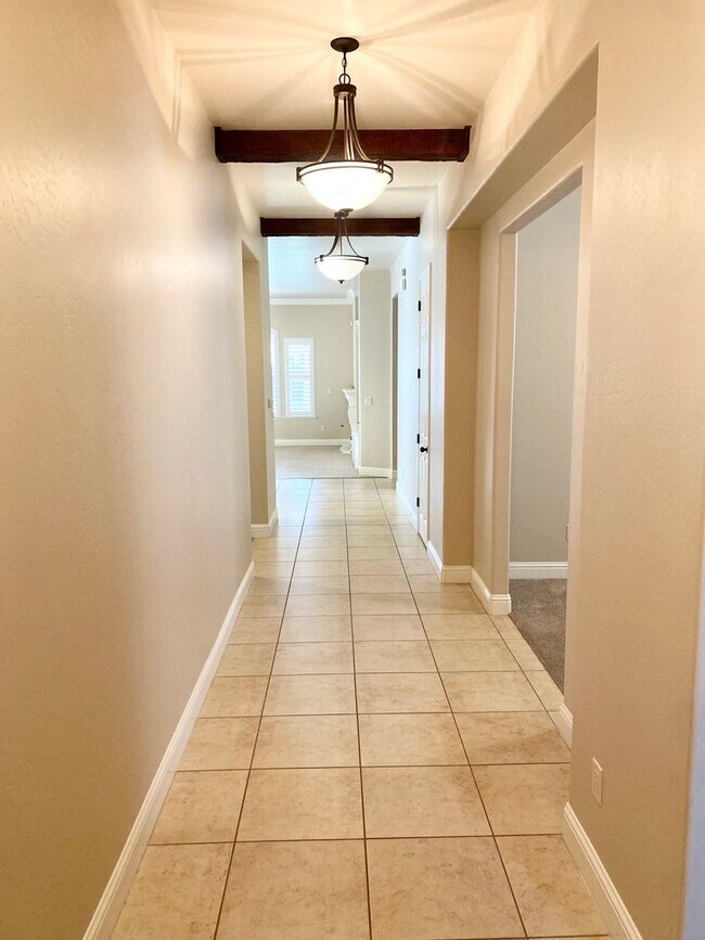 Foto del edificio - Beautiful 3-Bed, 2-Bath Near Sanger West High School