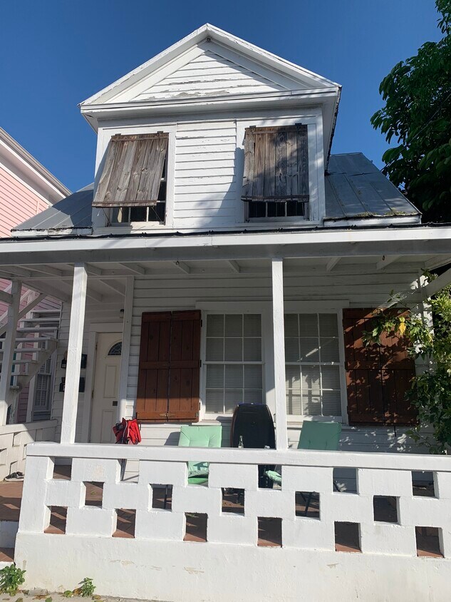 Primary Photo - 919 Southard St