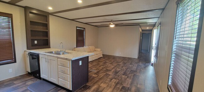 Foto del edificio - 2651 Barron Rd