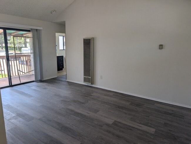 Building Photo - 5166 Dunbar Dr