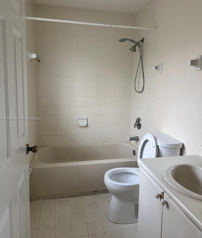 Foto del edificio - 1527 SE 24th Ct
