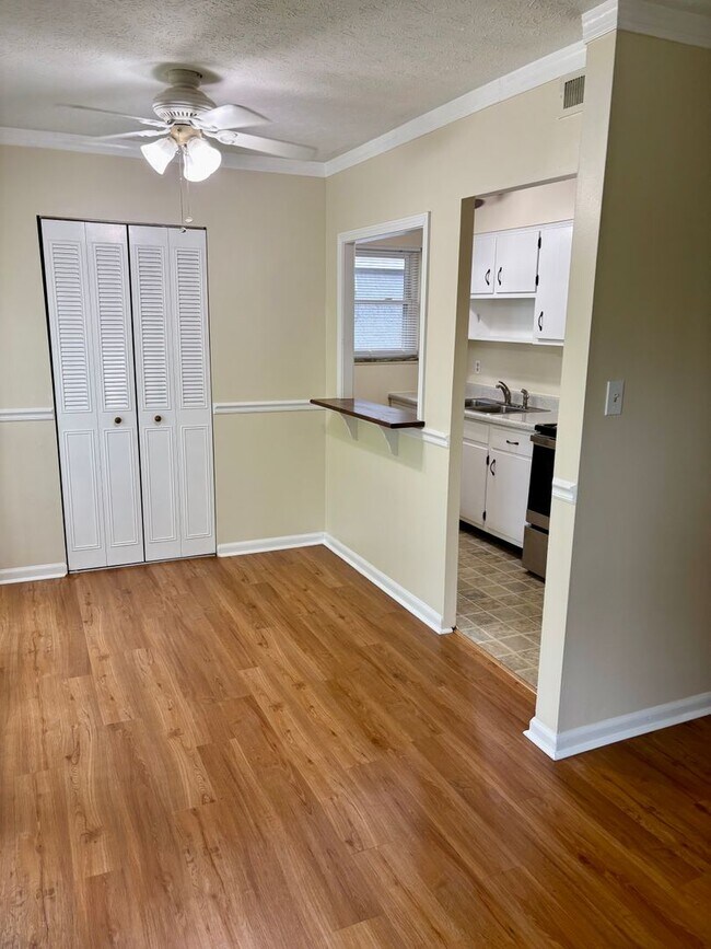 Foto del edificio - 2 bedroom 1 bath unit for rent in the High...