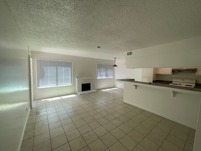 Foto del edificio - 2 Bedrooms in Foothill Farms