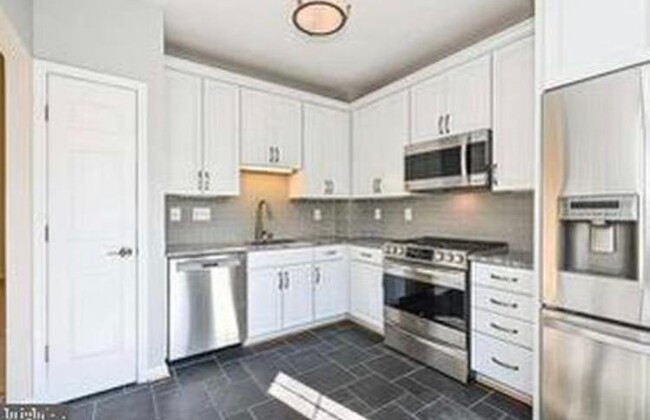 Building Photo - 20447 Chesapeake Sq