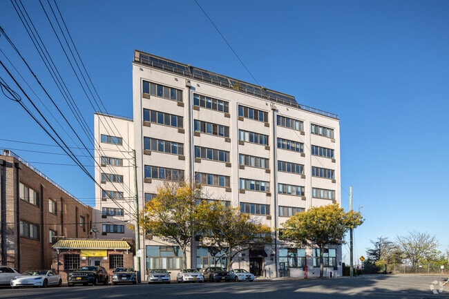 Building Photo - Bay Street Landing