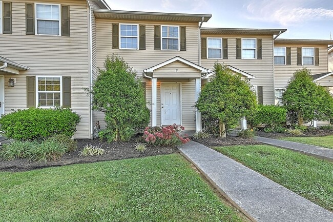 Building Photo - 2305 S Greenwood Dr