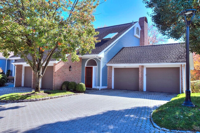 Building Photo - 135 Regents Pk