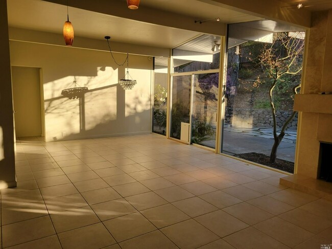Building Photo - 1330 Idylberry Rd