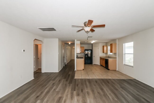 Building Photo - 3826 Rowlock Vine Dr