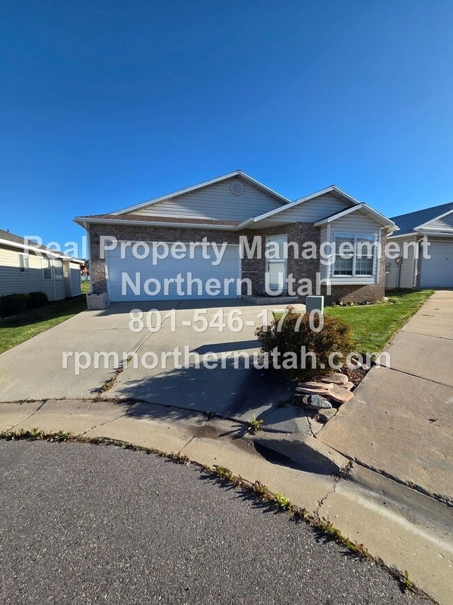 Foto del edificio - 2 Bedroom 1 Bath Layton Home Available Now!