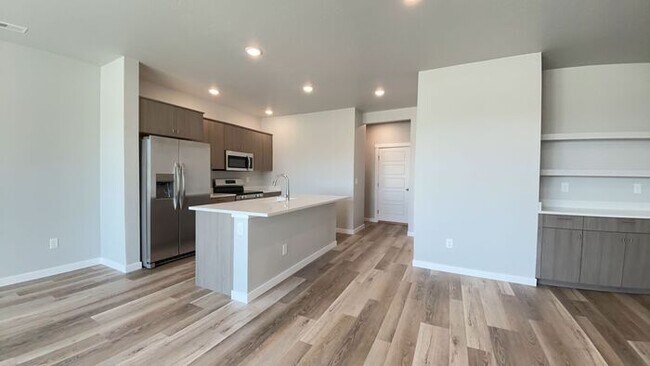 Building Photo - Roe Street Townhomes