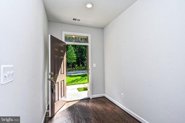 Foto del edificio - 4388 Fair Lakes Ct