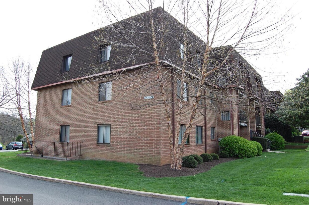 501 Valley Dr, West Chester, PA 19382 Room for Rent in West Chester