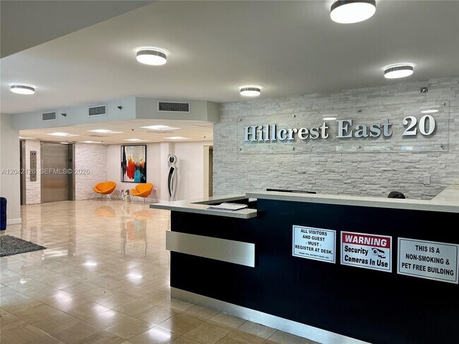 Foto del edificio - 919 Hillcrest Dr