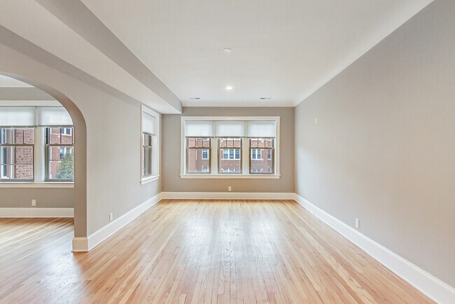Building Photo - 932 Pleasant St
