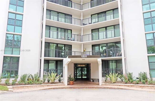 Foto del edificio - 1301 River Reach Dr