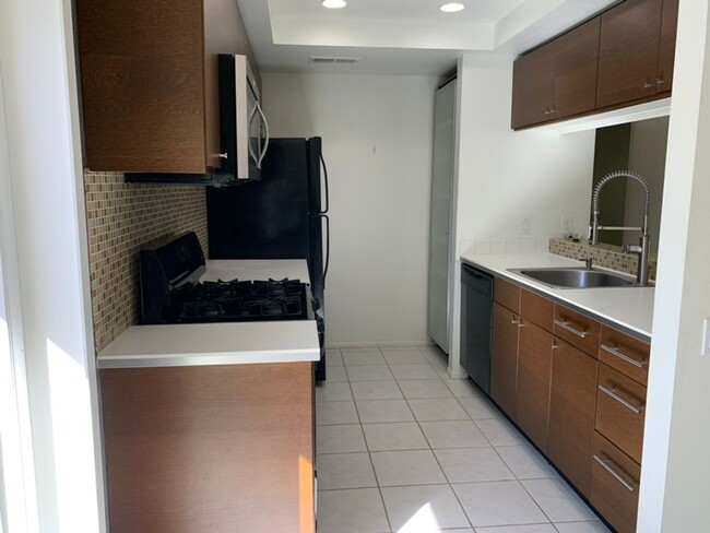 Building Photo - **MOVE-IN SPECIAL** Two Bedroom Single Lev...