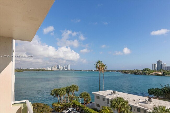 Building Photo - 10350 W Bay Harbor Dr