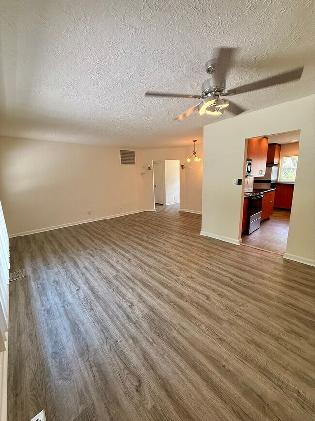 Foto del edificio - Beautifully Updated 3-Bedroom Brick Ranch in Kettering